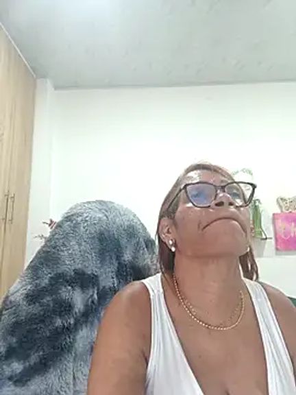 BustyMilf_