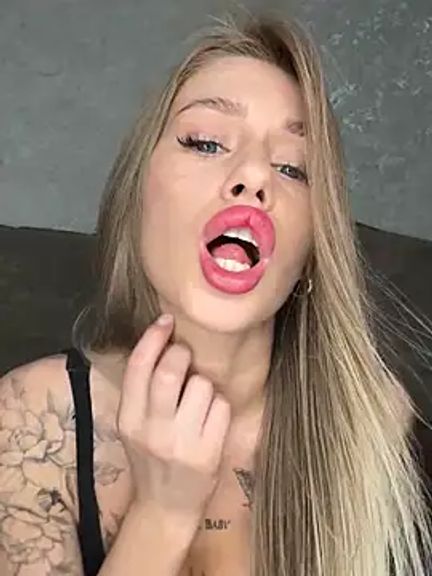 Tiffany_Kissss