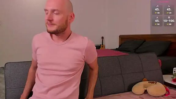 Liv_coy