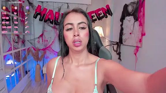 LeahJones_