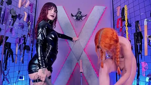 Alice_and_rose_bdsm