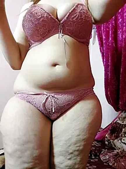 LouNa-Horny-