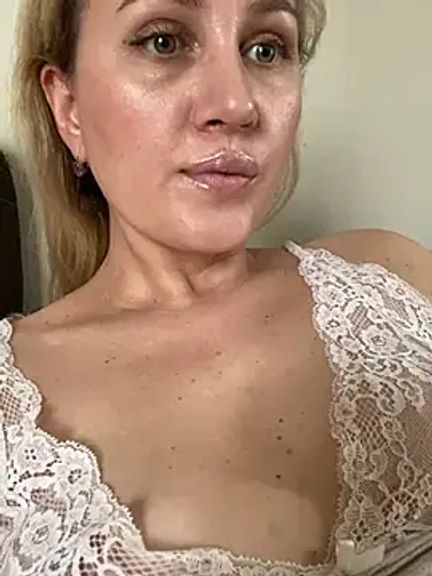 YourBlondee