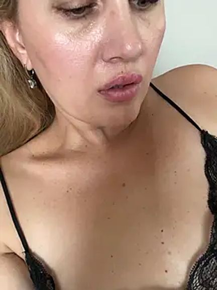 YourBlondee
