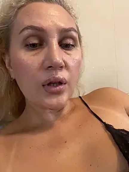 YourBlondee