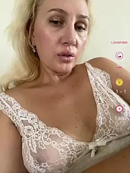 YourBlondee