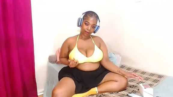 CurvyCutiexx94