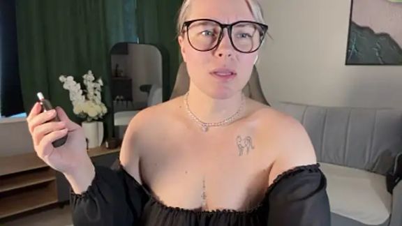 Charming_Daphny
