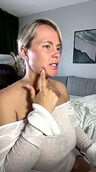 Charming_Daphny