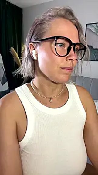 Charming_Daphny