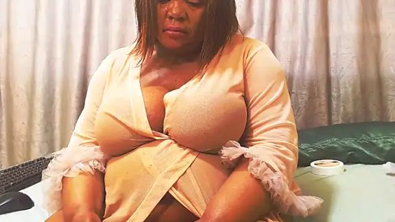 BustyMatureStepmum