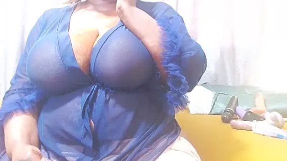 BustyMatureStepmum
