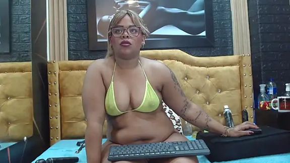 mia_cuello