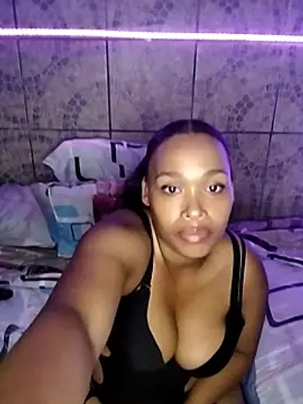 alexis_skyy