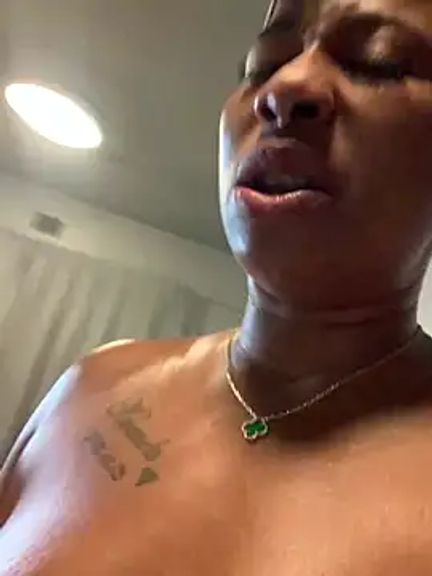 CurvyDesire1