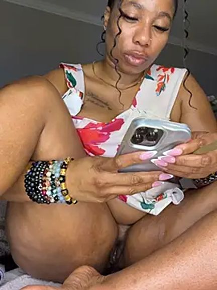 CurvyDesire1