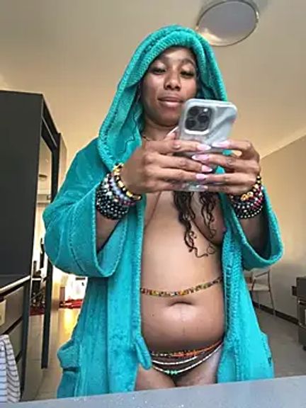 CurvyDesire1