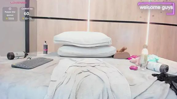adela_chase