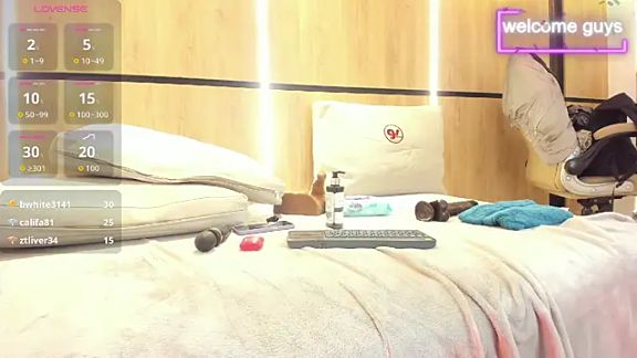 adela_chase