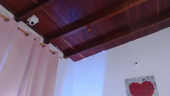 Amara_Red