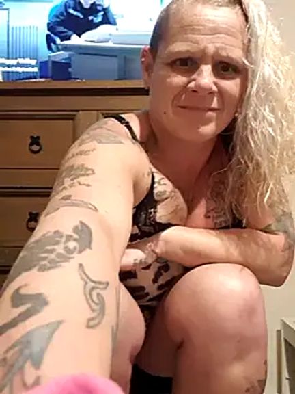 NaughtyyNikkii