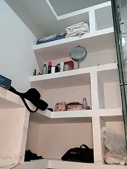 Lia_Hurley