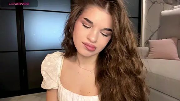 lili_hotly
