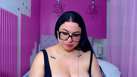 _curvy_latina