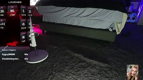 Blondiewithanass