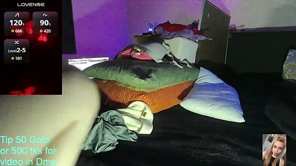 Blondiewithanass