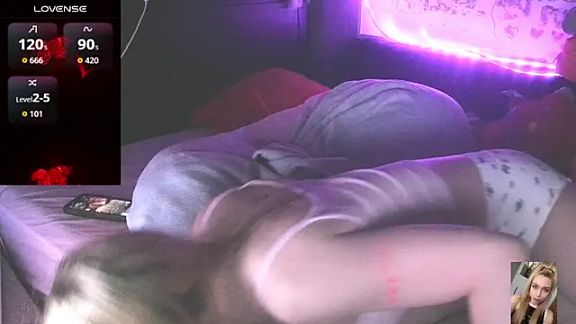 Blondiewithanass