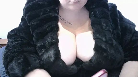 busty-bella1