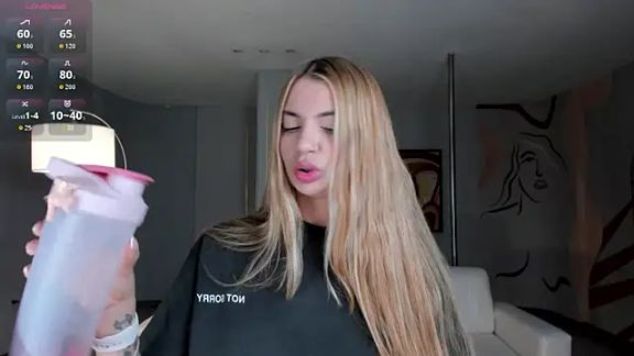 NiaHolland