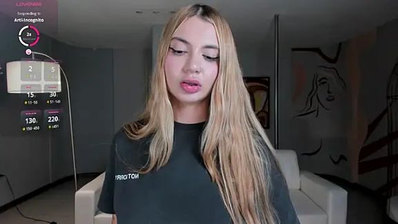 NiaHolland
