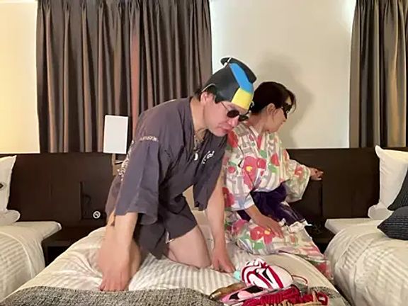 Kabukichan-in-bathhouse