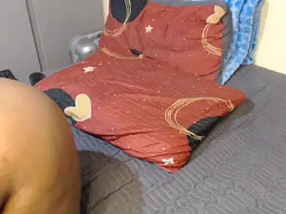 Busty-Caramel