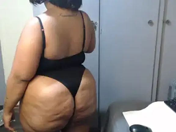 Busty-Caramel