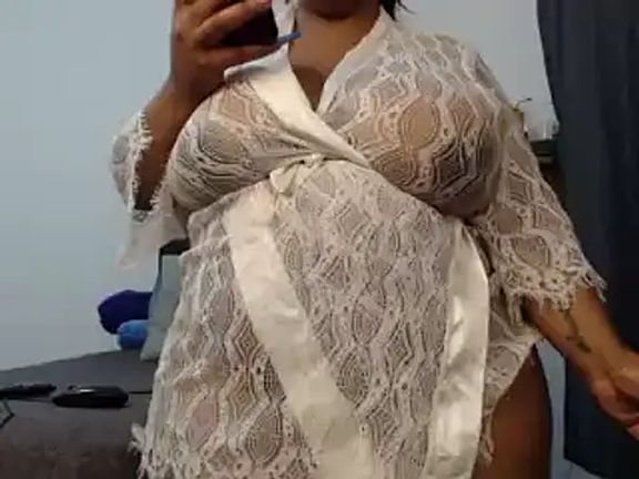 Busty-Caramel