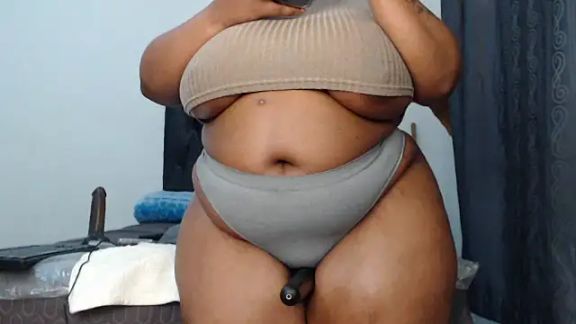 Busty-Caramel