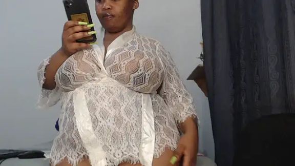 Busty-Caramel