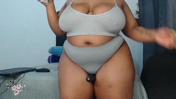 Busty-Caramel