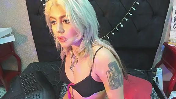 HollyWould__