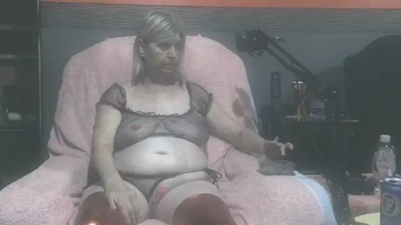 megabustyangela