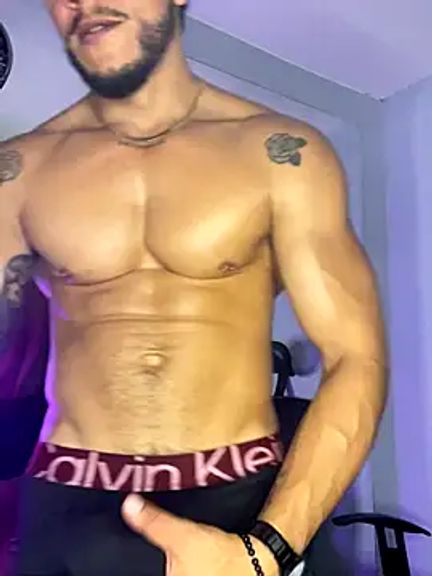 ARON_TAYLER01