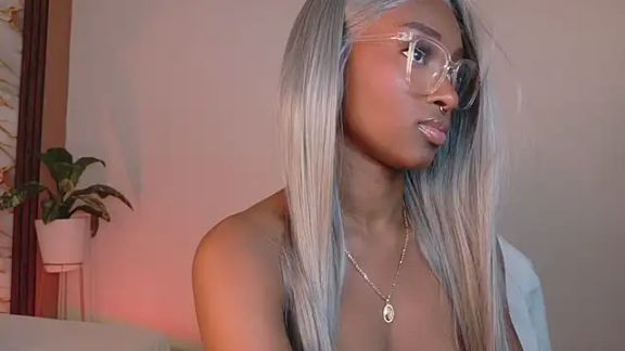 ahvi_ebony