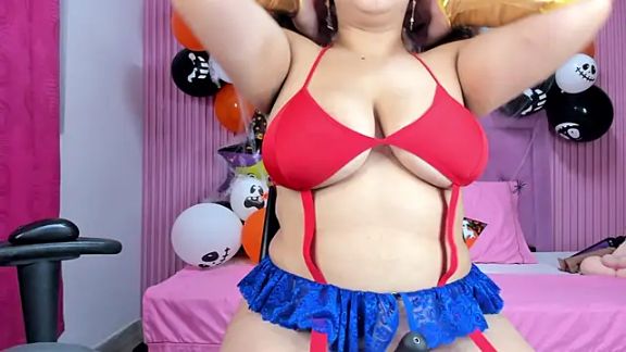 Emy_topless