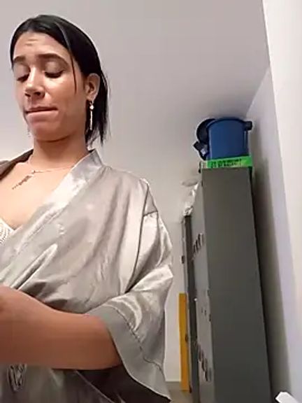 Samantha_hotly