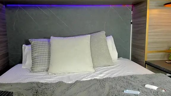 Samantha_hotly