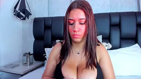 Samantha_hotly