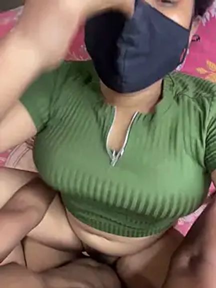 Hot-AngoriBhabhi